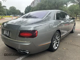 2018 Bentley Flying Spur z VIN SCBEH9ZA1JC066655, wystawiony jako IAAI lot #42395667 z przebiegiem 31 880 mil mil oraz . Historia ofert i sprzedaży dostępna na DreamBid. Obrazek 4.