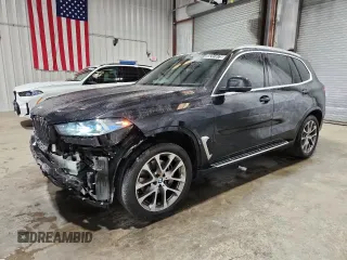 2024 BMW X5 xDrive40i z VIN 5UX23EU09R9V62123, wystawiony jako Copart lot #58241675 z przebiegiem 46 253 mil mil oraz Tytuł czysty. Historia ofert i sprzedaży dostępna na DreamBid. Obrazek 1.