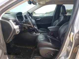 2016 Jeep Cherokee Trailhawk z VIN 1C4PJMBSXGW121272, wystawiony jako Copart lot #61769505 z przebiegiem 119 353 mil mil oraz Szkoda całkowita • Salvage title. Historia ofert i sprzedaży dostępna na DreamBid. Obrazek 7.