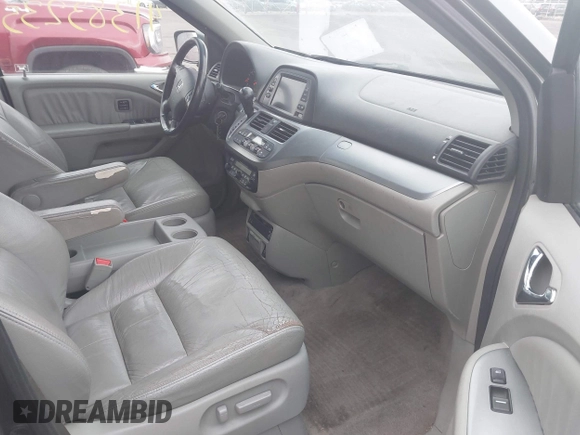 2008 Honda Odyssey Touring with VIN 5FNRL38888B018625, listed as a IAAI auction lot 41383235 with 215,255 mi miles. Bid and sale history available at carsss.com. Image 5.