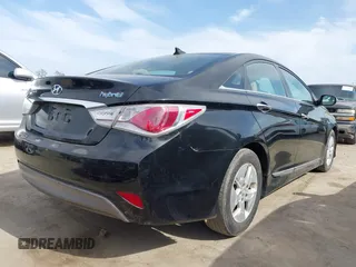 2012 Hyundai Sonata Hybrid z VIN KMHEC4A44CA024933, wystawiony jako IAAI lot #42257317 z przebiegiem 134 148 mil mil oraz . Historia ofert i sprzedaży dostępna na DreamBid. Obrazek 4.