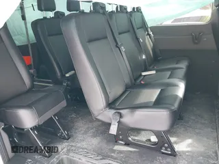 2024 Ford Transit Passenger XL z VIN 1FBAX2C85RKB46137, wystawiony jako IAAI lot #41535996 z przebiegiem 1 571 mil mil oraz . Historia ofert i sprzedaży dostępna na DreamBid. Obrazek 8.