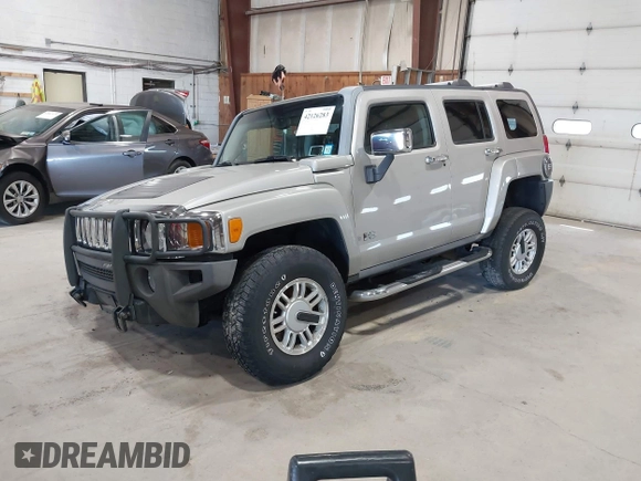 2006 Hummer H3 with VIN 5GTDN136268123052, listed as a IAAI auction lot 42126283 with 124,040 mi miles. Bid and sale history available at carsss.com. Image 2.