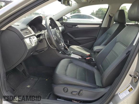 2012 Volkswagen Passat SE с VIN 1VWBP7A30CC025860, выставлен на аукционе Copart как лот 56124875 с пробегом 146 207 миль миль и Списание • Salvage title. История ставок и продаж доступна на DreamBid. Изображение 7.