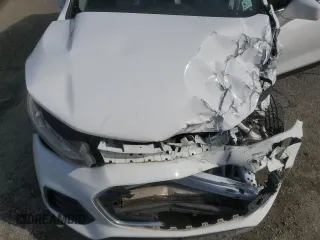 2020 Chevrolet Trax LT z VIN 3GNCJLSB5LL232960, wystawiony jako Copart lot #42209765 z przebiegiem Nie podano mil oraz Szkody całkowita. Historia ofert i sprzedaży dostępna na DreamBid. Obrazek 12.
