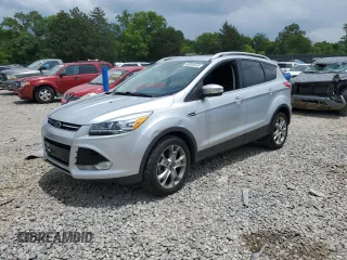 2015 Ford Escape Titanium z VIN 1FMCU0JXXFUA50866, wystawiony jako Copart lot #60540445 z przebiegiem 107 482 mil mil oraz Szkoda całkowita • Salvage title. Historia ofert i sprzedaży dostępna na DreamBid. Obrazek 1.