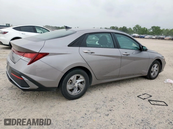 2024 Hyundai Elantra SE z VIN KMHLL4DG3RU681193, wystawiony jako Copart lot #57276235 z przebiegiem 49 326 mil mil oraz Czysty tytuł • Clean title. Historia ofert i sprzedaży dostępna na DreamBid. Obrazek 3.