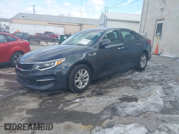 2016 Kia Optima LX z VIN 5XXGT4L34GG020666, wystawiony jako IAAI lot #41406265 z przebiegiem 173 645 mil mil oraz . Historia ofert i sprzedaży dostępna na DreamBid. Obrazek 17.