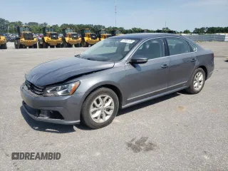 2017 Volkswagen Passat S z VIN 1VWAT7A38HC056059, wystawiony jako Copart lot #57657135 z przebiegiem 117 504 mil mil oraz Szkoda całkowita • Salvage title. Historia ofert i sprzedaży dostępna na DreamBid. Obrazek 1.