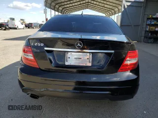 2013 Mercedes-Benz C 250 Sport z VIN WDDGF4HB9DA754630, wystawiony jako Copart lot #56878755 z przebiegiem 181 668 mil mil oraz Szkoda całkowita • Salvage title. Historia ofert i sprzedaży dostępna na DreamBid. Obrazek 6.