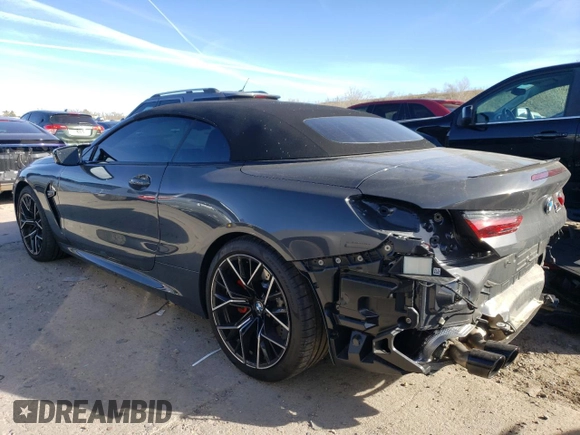 2022 BMW M8 Competition z VIN WBSDZ0C04NCJ11152, wystawiony jako Copart lot #82225924 z przebiegiem 4 285 mil mil oraz Szkoda całkowita • Salvage title. Historia ofert i sprzedaży dostępna na DreamBid. Obrazek 2.