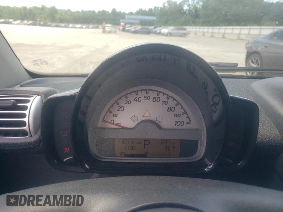 2010 Smart fortwo Pure z VIN WMEEJ3BA4AK342214, wystawiony jako Copart lot #62726614 z przebiegiem 110 472 mil mil oraz Szkoda całkowita • Salvage title. Historia ofert i sprzedaży dostępna na DreamBid. Obrazek 9.