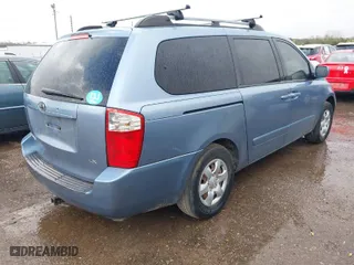 2008 Kia Sedona LX with VIN KNDMB233886255842, listed as a IAAI auction lot 41933931 with 169,003 mi miles. Bid and sale history available at carsss.com. Image 4.
