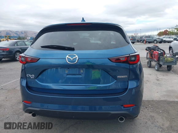 2024 Mazda CX-5 S Carbon Edition z VIN JM3KFBCL2R0454425, wystawiony jako IAAI lot #40934280 z przebiegiem 4 094 mil mil oraz . Historia ofert i sprzedaży dostępna na DreamBid. Obrazek 17.