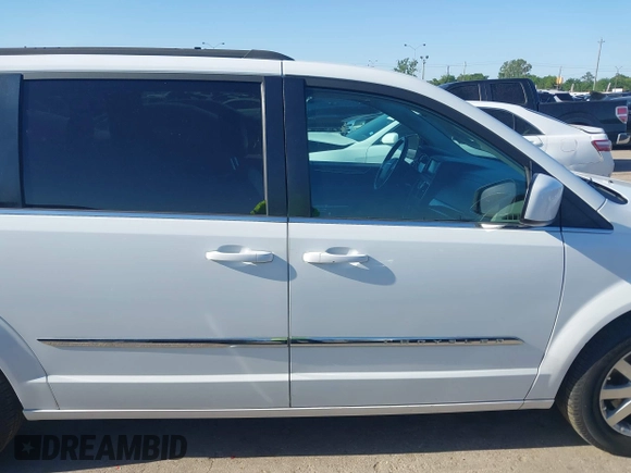 2014 Chrysler Town & Country Touring with VIN 2C4RC1BG4ER156134, listed as a IAAI auction lot 41978659 with 169,670 mi miles. Bid and sale history available at carsss.com. Image 14.