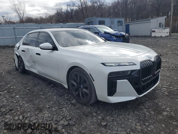 2024 BMW 7 Series 760i xDrive z VIN WBA33EJ00RCR97722, wystawiony jako Copart lot #47342765 z przebiegiem 3 921 mil mil oraz Szkoda całkowita • Salvage title. Historia ofert i sprzedaży dostępna na DreamBid. Obrazek 4.