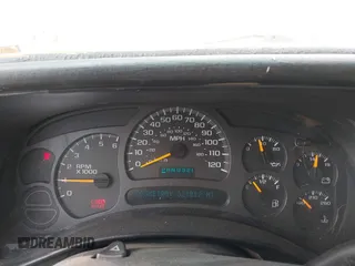 2004 Chevrolet Suburban Z71 with VIN 3GNFK16ZX4G103404, listed as a IAAI auction lot 42100161 with 321,012 mi miles. Bid and sale history available at carsss.com. Image 7.
