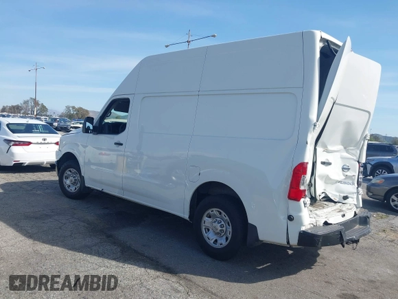 2020 Nissan NV Cargo SV z VIN 1N6BF0LY3LN811787, wystawiony jako IAAI lot #41826864 z przebiegiem 66 237 mil mil oraz . Historia ofert i sprzedaży dostępna na DreamBid. Obrazek 3.
