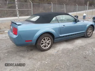 2005 Ford Mustang Deluxe with VIN 1ZVFT84N955253542, listed as a IAAI auction lot 41385040 with 134,361 mi miles. Bid and sale history available at carsss.com. Image 4.