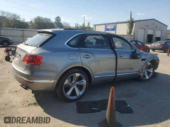 2019 Bentley Bentayga V8 z VIN SJAAM2ZV9KC024755, wystawiony jako Copart lot #46757605 z przebiegiem 26 951 mil mil oraz Szkoda całkowita • Salvage title. Historia ofert i sprzedaży dostępna na DreamBid. Obrazek 3.