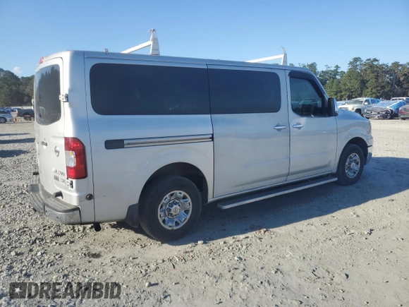 2012 Nissan NV SV z VIN 5BZBF0AA0CN200558, wystawiony jako Copart lot #77629944 z przebiegiem 174 152 mil mil oraz Szkoda całkowita • Salvage title. Historia ofert i sprzedaży dostępna na DreamBid. Obrazek 3.