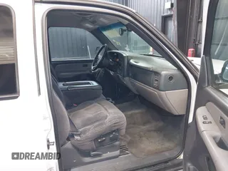 2002 Chevrolet Suburban LT with VIN 3GNFK16Z32G332066, listed as a IAAI auction lot 41694175 with 326,044 mi miles. Bid and sale history available at carsss.com. Image 5.