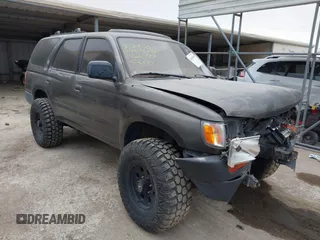 1998 Toyota 4Runner SR5 z VIN JT3GN86R3W0082047, wystawiony jako IAAI lot #42030018 z przebiegiem 259 894 mil mil oraz . Historia ofert i sprzedaży dostępna na DreamBid. Obrazek 1.