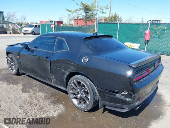 2022 Dodge Challenger R/T Scat Pack z VIN 2C3CDZFJ4NH256848, wystawiony jako IAAI lot #41850081 z przebiegiem 23 537 mil mil oraz . Historia ofert i sprzedaży dostępna na DreamBid. Obrazek 18.