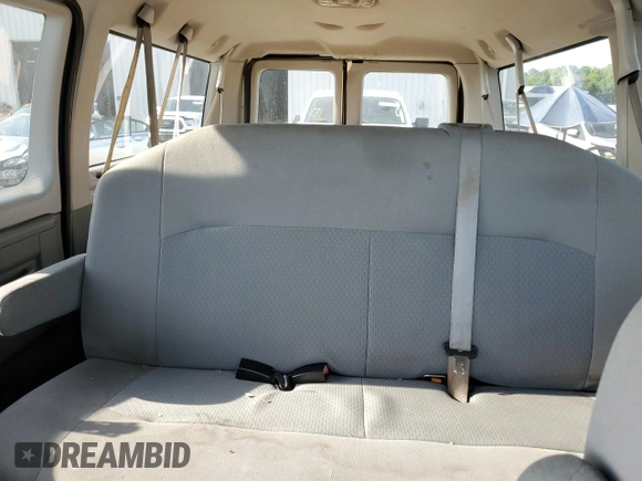 2014 Ford Econoline Passenger XL z VIN 1FBNE3BL8EDA04396, wystawiony jako Copart lot #54657025 z przebiegiem 84 772 mil mil oraz Szkody całkowita. Historia ofert i sprzedaży dostępna na DreamBid. Obrazek 10.