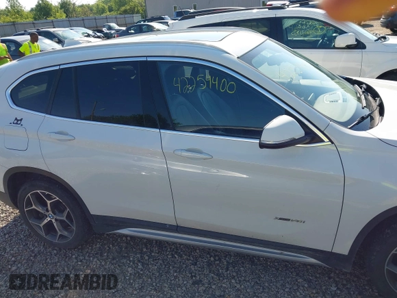 2018 BMW X1 xDrive28i z VIN WBXHT3C34J5F89162, wystawiony jako IAAI lot #42254400 z przebiegiem 131 979 mil mil oraz . Historia ofert i sprzedaży dostępna na DreamBid. Obrazek 13.