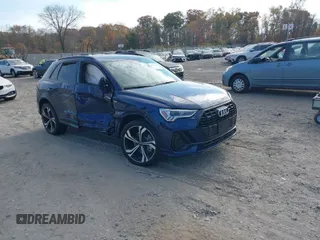 2024 Audi Q3 S line Premium Plus z VIN WA1EECF39R1107267, wystawiony jako IAAI lot #40791219 z przebiegiem 26 658 mil mil oraz . Historia ofert i sprzedaży dostępna na DreamBid. Obrazek 1.
