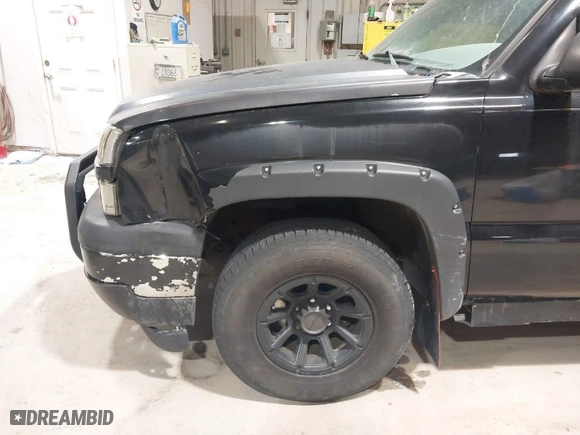 2005 Chevrolet Avalanche Z71 with VIN 3GNEK12Z95G224153, listed as a IAAI auction lot 41832920 with 172,146 mi miles. Bid and sale history available at carsss.com. Image 14.