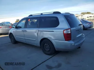 2008 Kia Sedona LX with VIN KNDMB233286193919, listed as a Copart auction lot 80500584 with 271,752 mi miles and Clean Title. Bid and sale history available at carsss.com. Image 2.
