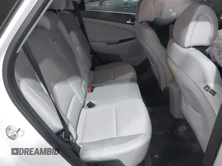 2018 Hyundai Tucson SEL z VIN KM8J3CA47JU809502, wystawiony jako IAAI lot #41777429 z przebiegiem 52 960 mil mil oraz . Historia ofert i sprzedaży dostępna na DreamBid. Obrazek 8.
