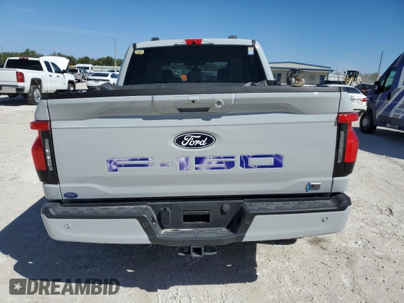 2024 Ford F-150 Lightning Flash z VIN 1FT6W3L70RWG11725, wystawiony jako Copart lot #47840675 z przebiegiem Nie podano mil oraz Szkody całkowita. Historia ofert i sprzedaży dostępna na DreamBid. Obrazek 6.