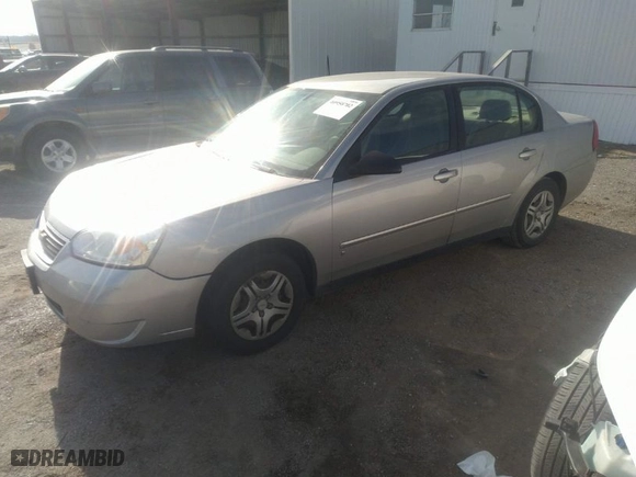 2008 Chevrolet Malibu Classic LS w/1FL with VIN 1G1ZS58F08F114086, listed as a IAAI auction lot 40950702 with 132,839 mi miles. Bid and sale history available at carsss.com. Image 2.
