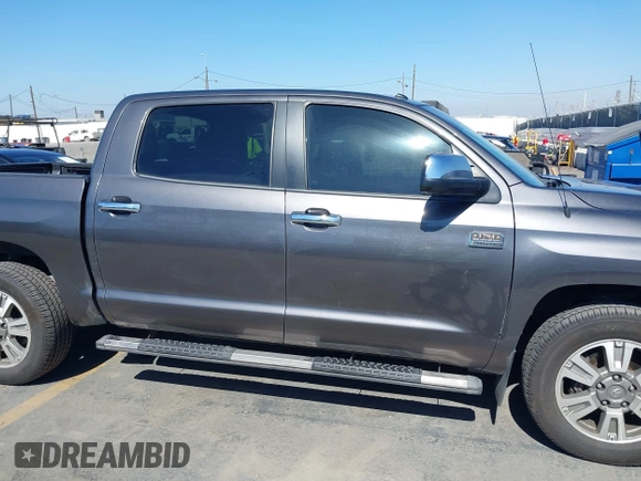 2017 Toyota Tundra Platinum z VIN 5TFAW5F15HX612228, wystawiony jako IAAI lot #41677281 z przebiegiem 157 425 mil mil oraz . Historia ofert i sprzedaży dostępna na DreamBid. Obrazek 13.