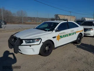 2017 Ford Police Interceptor Sedan with VIN 1FAHP2MK4HG127994, listed as a IAAI auction lot 41583366 with 135,839 mi miles. Bid and sale history available at carsss.com. Image 17.