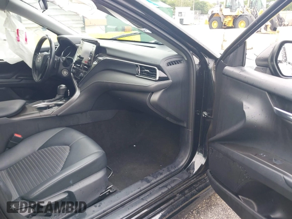 2023 Toyota Camry SE z VIN 4T1G11AK4PU121775, wystawiony jako IAAI lot #42236239 z przebiegiem 51 146 mil mil oraz . Historia ofert i sprzedaży dostępna na DreamBid. Obrazek 5.