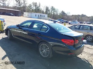2019 BMW 5 Series 530i z VIN WBAJA5C56KWW03537, wystawiony jako IAAI lot #41430626 z przebiegiem 98 240 mil mil oraz . Historia ofert i sprzedaży dostępna na DreamBid. Obrazek 3.