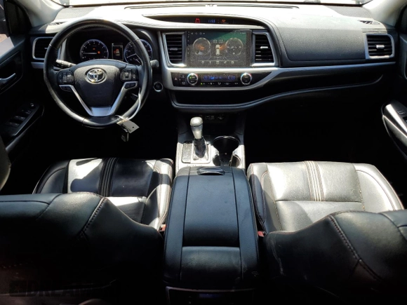2019 Toyota Highlander SE with VIN 5TDJZRFH4KS594586, listed as a Copart auction lot 54616435 with 122,328 mi miles and Clean title. Bid and sale history available at DreamBid. Image 8.