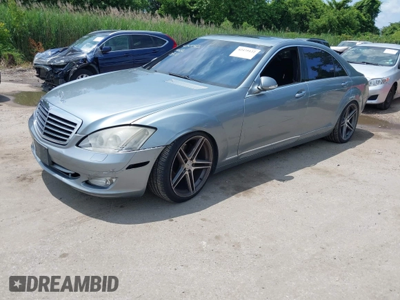 2007 Mercedes-Benz S 550 z VIN WDDNG71X87A067073, wystawiony jako IAAI lot #42475122 z przebiegiem 166 128 mil mil oraz . Historia ofert i sprzedaży dostępna na DreamBid. Obrazek 2.