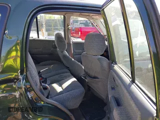 2001 Suzuki Vitara JX z VIN 2S3TD52V416109787, wystawiony jako IAAI lot #42126699 z przebiegiem Nie podano mil oraz . Historia ofert i sprzedaży dostępna na DreamBid. Obrazek 8.