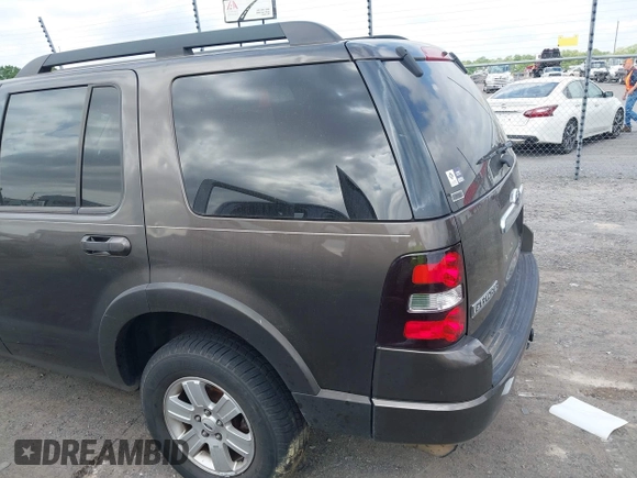 2008 Ford Explorer XLT with VIN 1FMEU63E38UA19291, listed as a IAAI auction lot 42048959 with 227,212 mi miles. Bid and sale history available at carsss.com. Image 13.