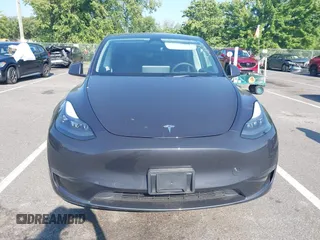 2024 Tesla Model Y Long Range z VIN 7SAYGDEEXRA263444, wystawiony jako IAAI lot #40199252 z przebiegiem 9 540 mil mil oraz . Historia ofert i sprzedaży dostępna na DreamBid. Obrazek 12.