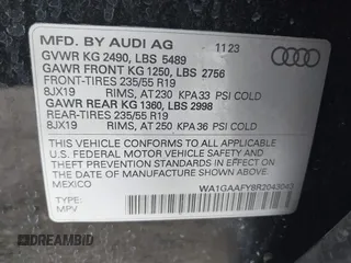 2024 Audi Q5 S line Premium z VIN WA1GAAFY8R2043043, wystawiony jako IAAI lot #42054728 z przebiegiem 10 929 mil mil oraz . Historia ofert i sprzedaży dostępna na DreamBid. Obrazek 9.