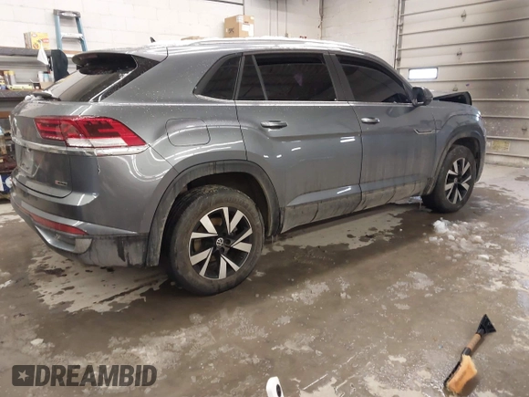 2022 Volkswagen Atlas SE with VIN 1V2LC2CA6NC202401, listed as a IAAI auction lot 41485676 with 31,101 mi miles and . Bid and sale history available at DreamBid. Image 4.