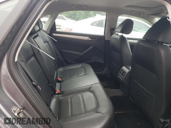 2013 Volkswagen Passat SE z VIN 1VWBP7A39DC123321, wystawiony jako Copart lot #58780315 z przebiegiem 110 132 mil mil oraz Czysty tytuł • Clean title. Historia ofert i sprzedaży dostępna na DreamBid. Obrazek 10.