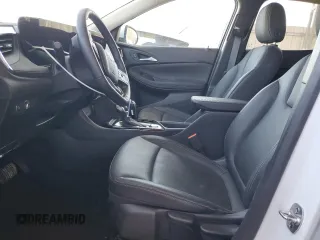 2024 Buick Encore GX Sport Touring z VIN KL4AMESL6RB189875, wystawiony jako Copart lot #75873724 z przebiegiem 16 540 mil mil oraz Czysty tytuł • Clean title. Historia ofert i sprzedaży dostępna na DreamBid. Obrazek 7.