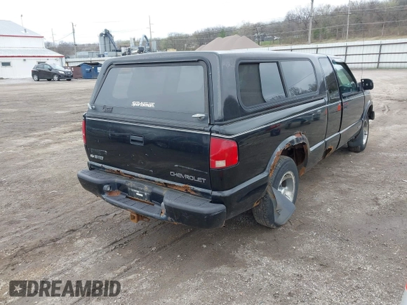 2001 Chevrolet S-10 LS with VIN 1GCCS19W818112858, listed as a IAAI auction lot 41955250 with 185,516 mi miles and . Bid and sale history available at DreamBid. Image 4.